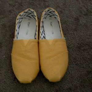 Yellow Toms Size 8
